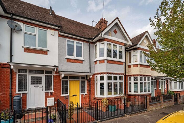 4 Bedroom Terraced House For Sale In Richmond Road, Bedford, MK40