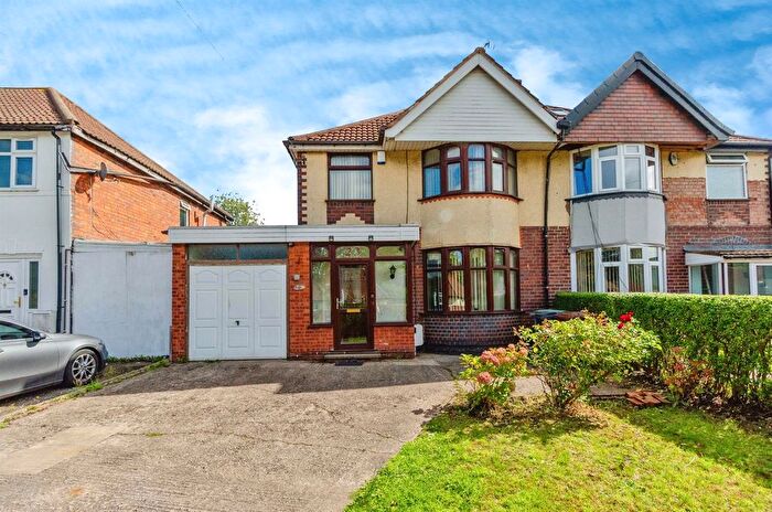 3 Bedroom Semi-Detached House For Sale In Bescot Crescent, Walsall, WS1