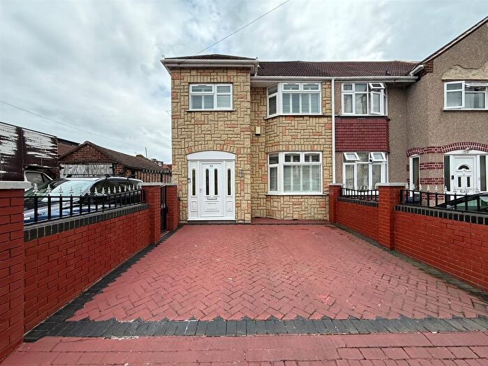 4 Bedroom End Terrace House For Sale In Palgrave Avenue, Southall, UB1