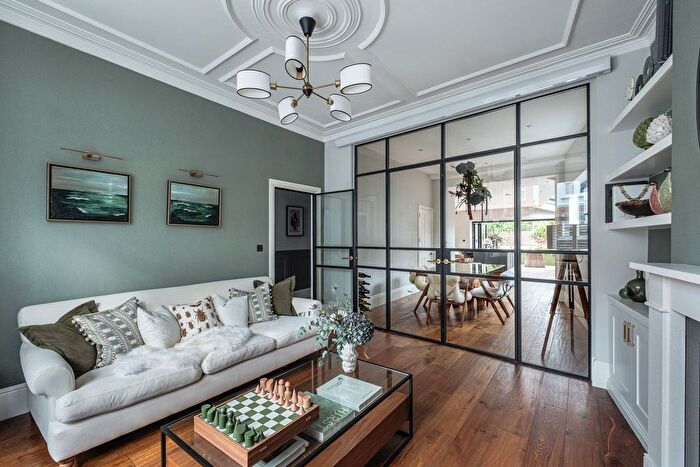 4 Bedroom End Terrace House For Sale In Parklands, London, SW16