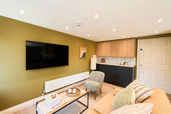 3 Bedroom Flat To Rent In High Street, Exeter, EX4