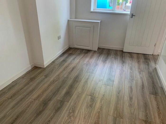 1 Bedroom Flat To Rent In Corporation Road, Cardiff, CF11