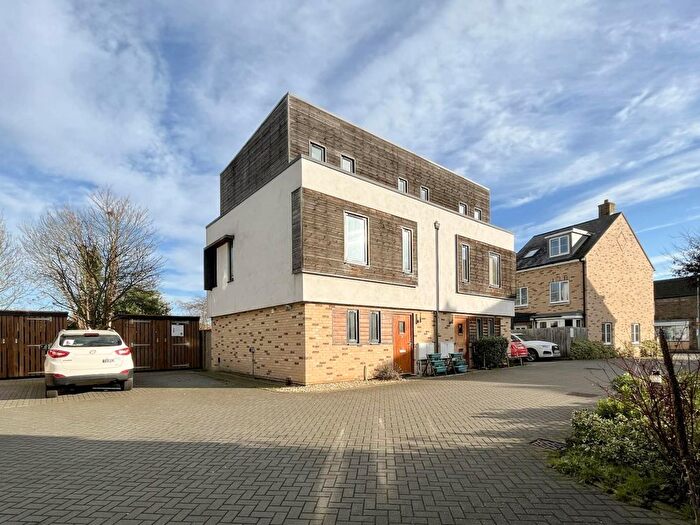 3 Bedroom Town House For Sale In Swallow Gardens, Chesterton, Cambridge, CB4