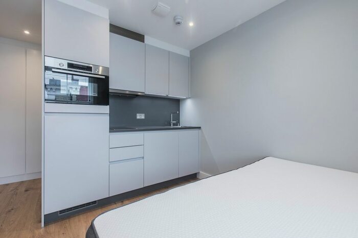 Studio To Rent In Warwick Road, London, SW5