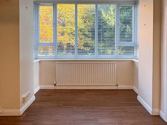 2 Bedroom Flat For Sale In Limmer Lane, Felpham Village, PO22