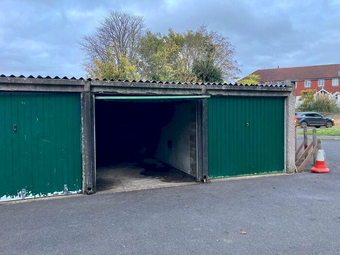 Garage / Parking To Rent In London Road, Redhill, RH1