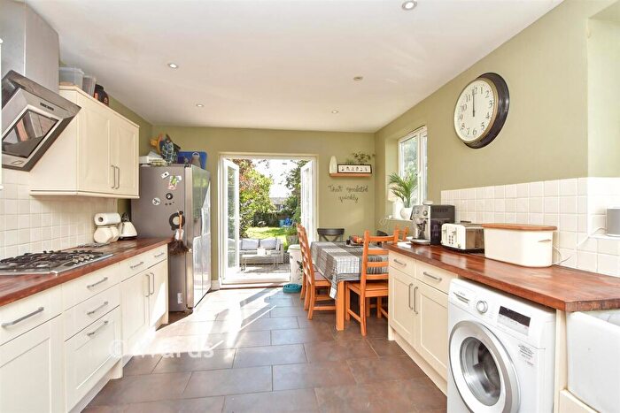 3 Bedroom Semi Detached House For Sale In Borden Lane, Sittingbourne, Kent, ME10