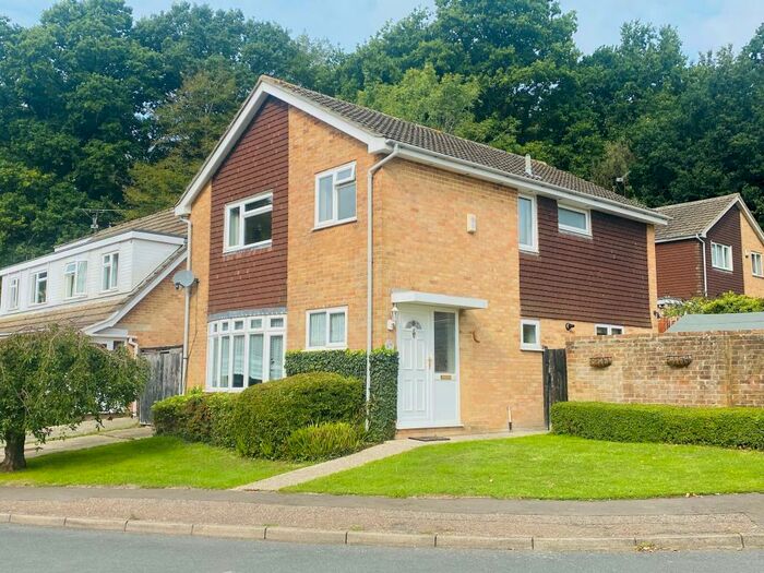 3 Bedroom House To Rent In Gossops Green, RH11