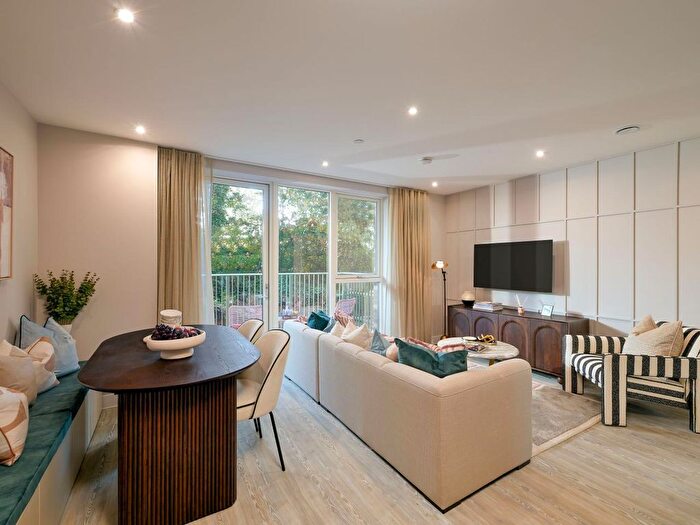 2 Bedroom Flat For Sale In Lytton Way, Stevenage, SG1