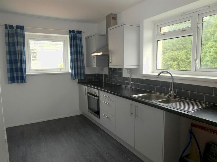 2 Bedroom Flat To Rent In Caergynydd Road, Waunarlwydd, Swansea, SA5