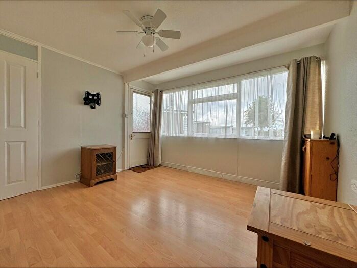 2 Bedroom Chalet For Sale In Sundowner, Hemsby, NR29