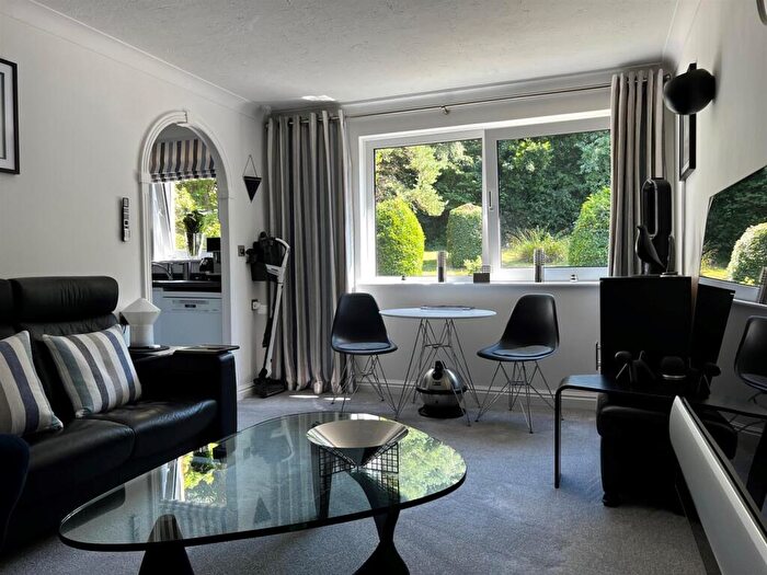 1 Bedroom Apartment For Sale In Egypt Esplanade, Cowes, PO31