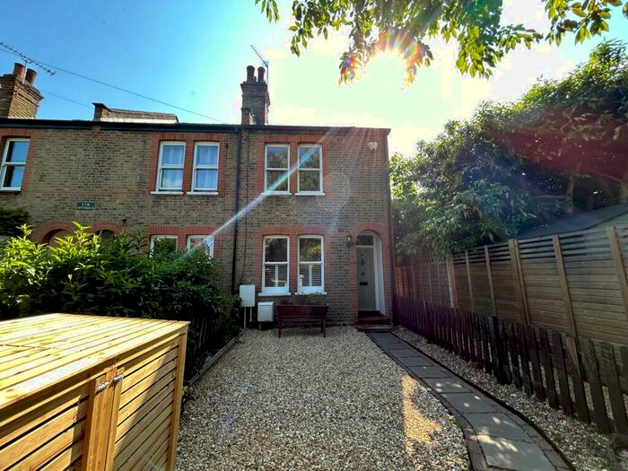 2 Bedroom Detached House To Rent In Grove Footpath, Surbiton, KT5
