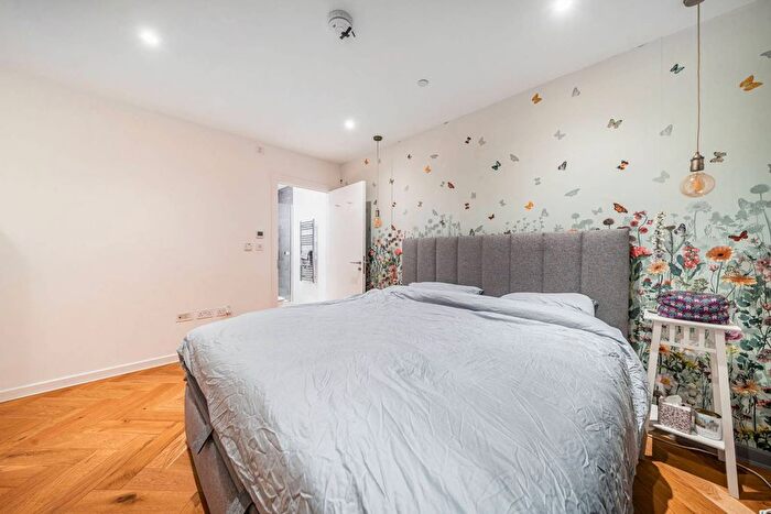 2 Bedroom Flat To Rent In Bollo Lane, Chiswick, London, W4