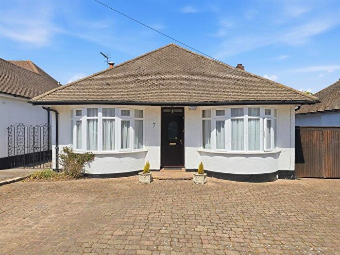 2 Bedroom Detached Bungalow For Sale In Beech Avenue, Enfield, EN2