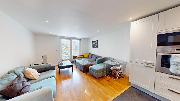 2 Bedroom Flat To Rent In West Street, BN1