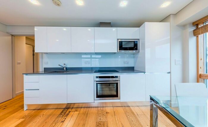 2 Bedroom Flat To Rent In Middle Lane, Crouch End, N8