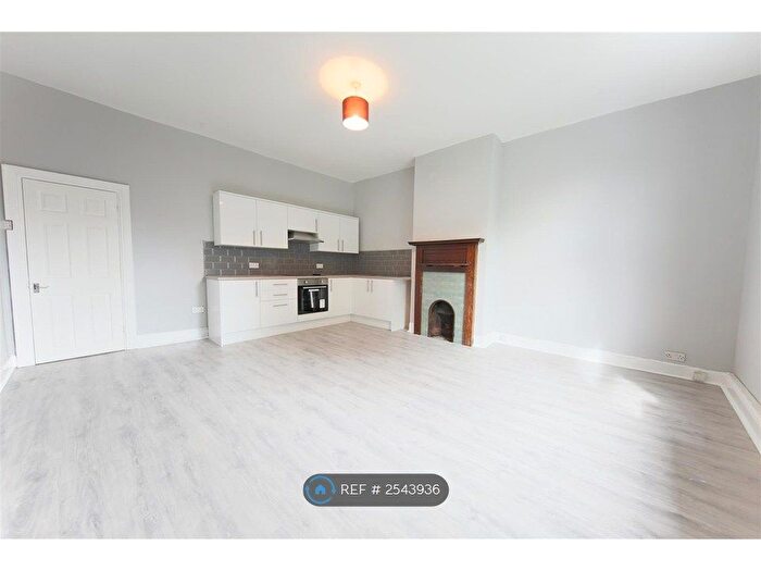 2 Bedroom Flat To Rent In York Street, Heywood, OL10