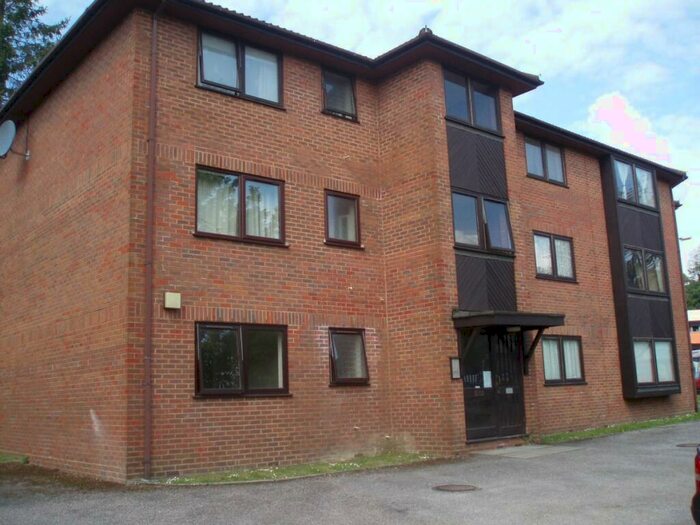 1 Bedroom Flat To Rent In Brook Road, Redhill, RH1