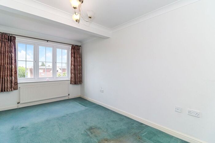 4 Bedroom Detached House For Sale In The Pippins, Watford, WD25