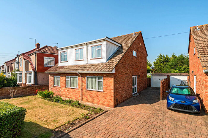 3 Bedroom Detached House For Sale In Sheldon Road, Bexleyheath, DA7