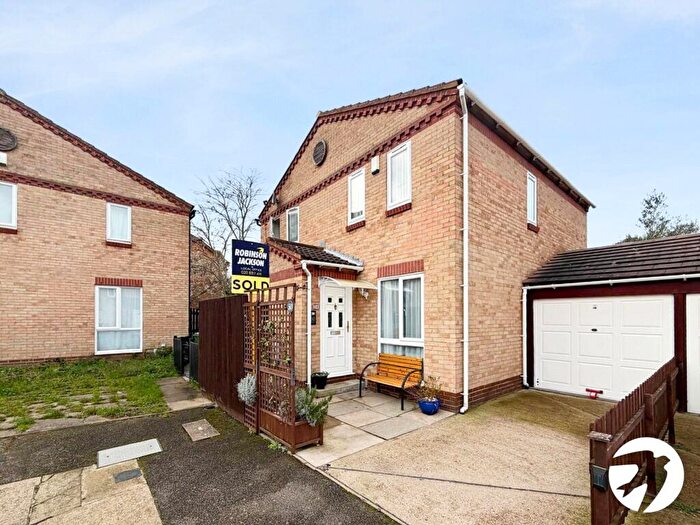 2 Bedroom Semi Detached House To Rent In Courtland Grove, Thamesmead, London, SE28