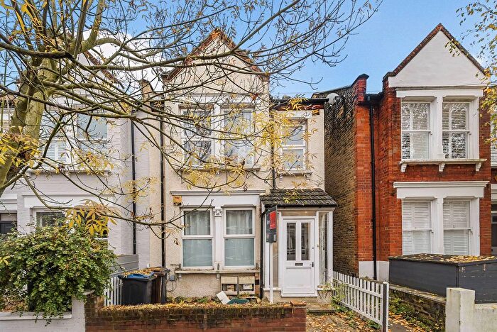 2 Bedroom Flat To Rent In Kingsley Road, Wimbledon, London, SW19