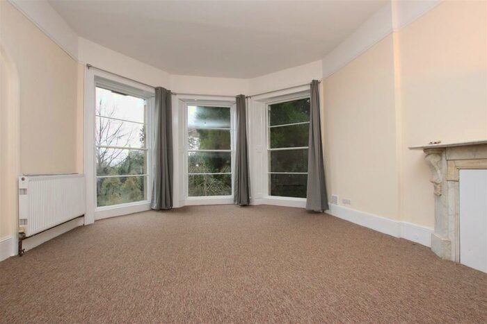 2 Bedroom Flat To Rent In Weston Park East, Bath, BA1