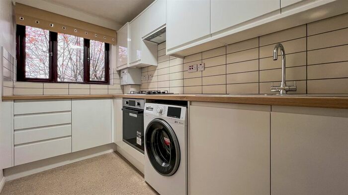 1 Bedroom Flat To Rent In Gade Close, Hayes, UB3