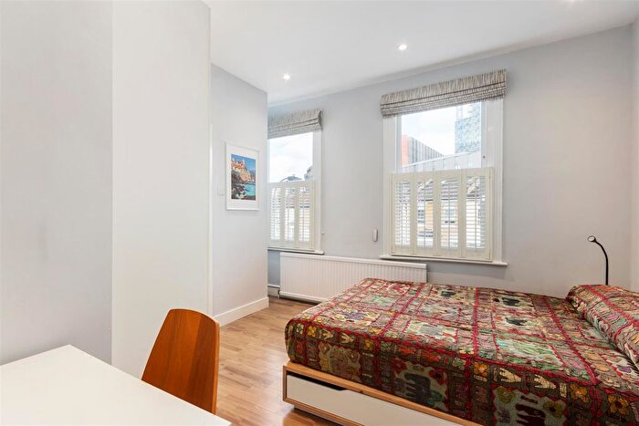 3 Bedroom Flat To Rent In Biscay Road, Hammersmith, W6