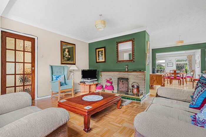 6 Bedroom Detached House For Sale In The Avenue, Worminghall, Aylesbury, HP18