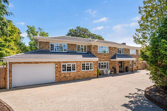 6 Bedroom House For Sale In Walkers Ridge, Camberley, GU15