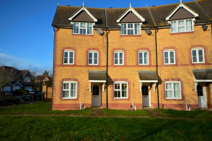 3 Bedroom Town House To Rent In John Dutton Way, Kennington, Ashford, TN24