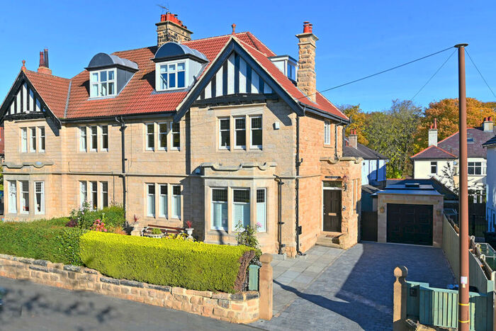 2 Bedroom Apartment To Rent In Warwick Crescent, Harrogate, HG2