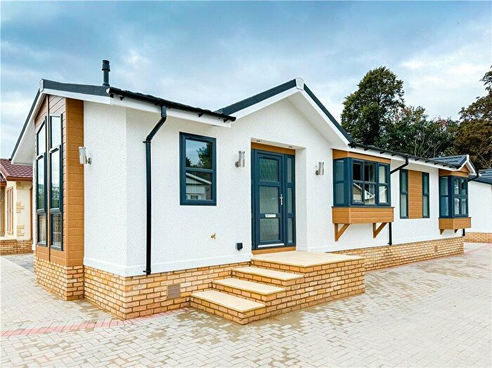 2 Bedroom Park Home For Sale In Nightingale Rise, Weybridge Park Estates, Addlestone, Surrey, KT15