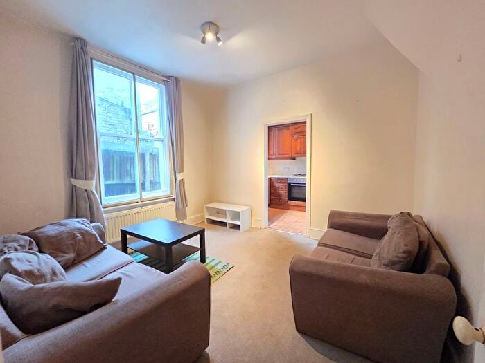 2 Bedroom Flat To Rent In Hazelbourne Road, London, SW12