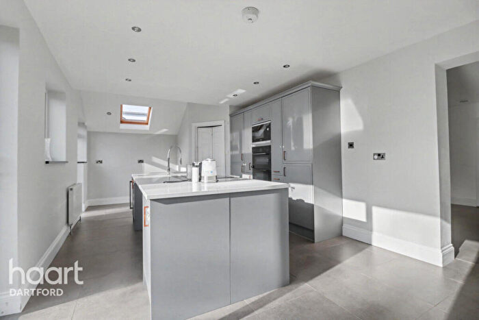 4 Bedroom Semi-Detached Bungalow For Sale In Summerhouse Drive, Dartford, DA2