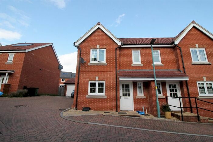 3 Bedroom Semi-Detached House To Rent In Drovers Way, Newent, GL18