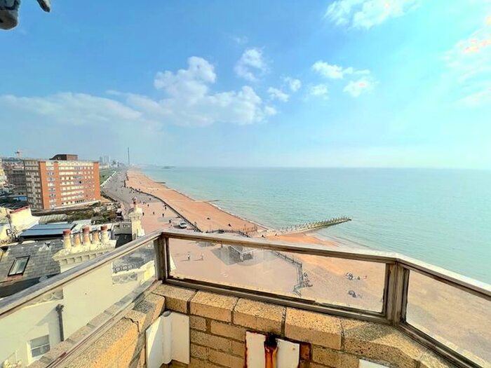 2 Bedroom Flat To Rent In Spa Court, Kings Esplanade, Hove, BN3