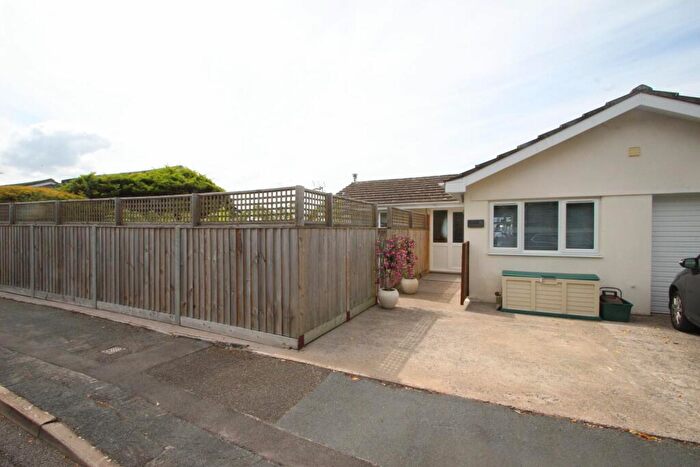 2 Bedroom Flat To Rent In Hamlyn Road, Glastonbury, Somerset, BA6