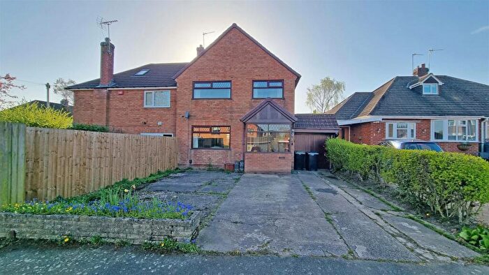 3 Bedroom Semi Detached House For Sale In Kenway, Hollywood, B47