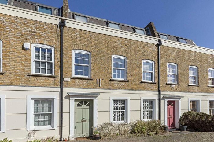 3 Bedroom Property To Rent In Rothschild Road, Chiswick, W4