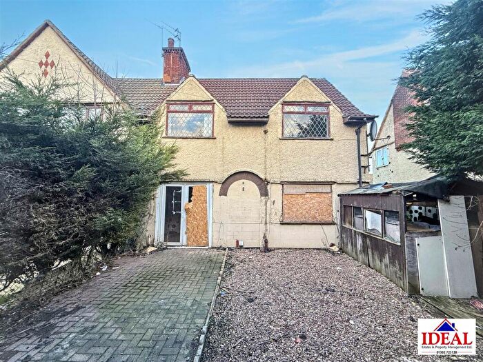 3 Bedroom End Of Terrace House For Sale In The Crescent, Woodlands, Doncaster, DN6