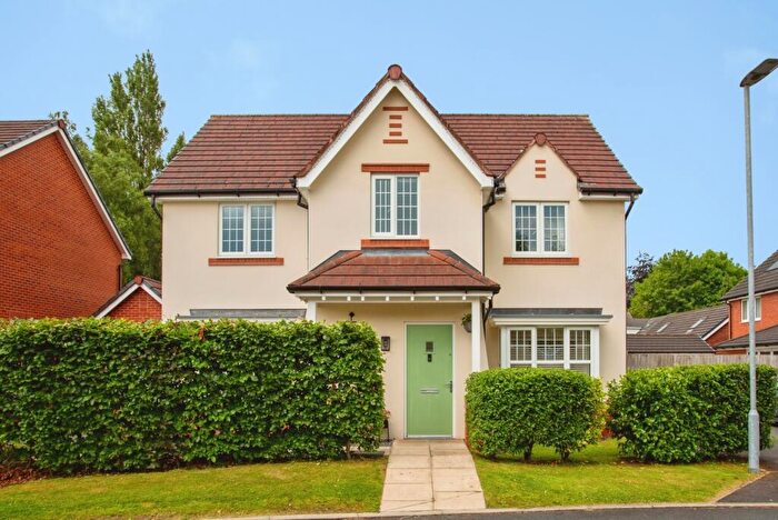 4 Bedroom Detached House For Sale In Hampton Grove, Leyland, Lancashire, PR25