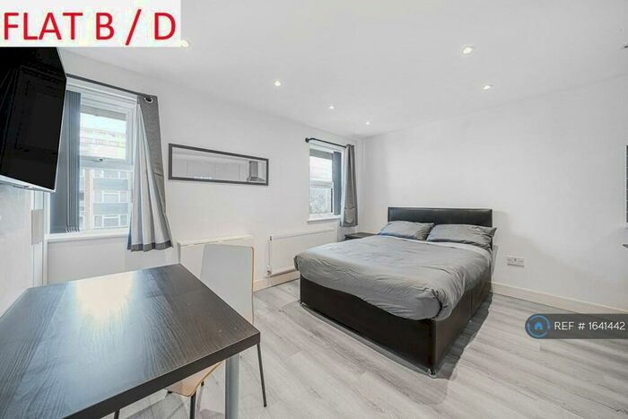 Studio To Rent In Sedgmoor Place, London, SE5