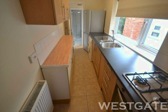 3 Bedroom Terraced House To Rent In Blenheim Gardens, Reading, RG1