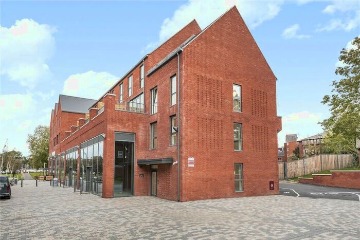 3 Bedroom Apartment To Rent In Elms Walk, Wokingham, RG40