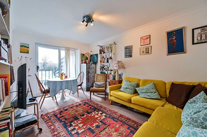 1 Bedroom Flat For Sale In Peckham Rye, Peckham, London, SE15