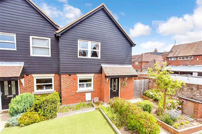 3 Bedroom Semi Detached House For Sale In Brewers Close, Lydd, Kent, TN29
