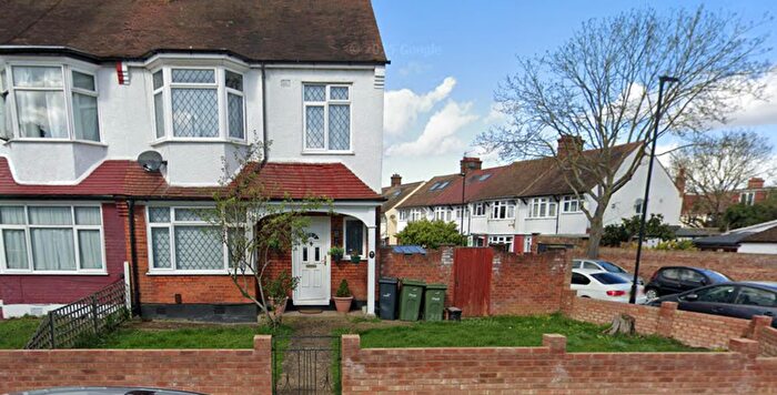 3 Bedroom End Of Terrace House To Rent In Leithcote Gardens, London, SW16